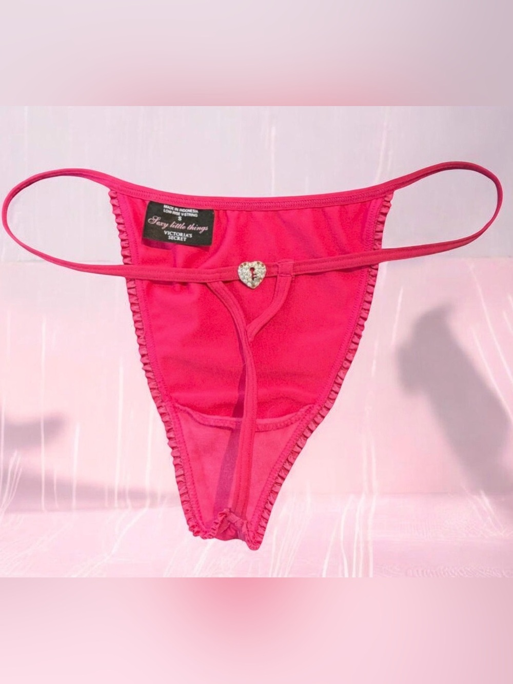 Victoria's Secret Pink Heart Charm Women’s G-string Thong Panty Small NWOT